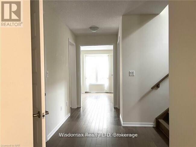 8667 Chickory Trail in Niagara Falls, ON - Building Photo - Building Photo