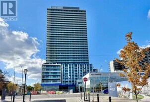 5858 Yonge St in Toronto, ON - Building Photo
