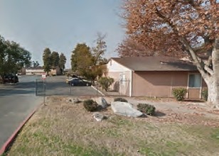 Pacific Pines Apartments in Bakersfield, CA - Building Photo - Building Photo