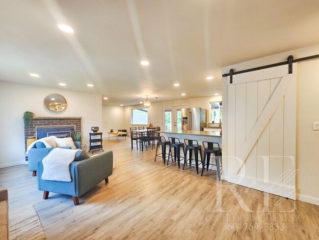 8120 NE Seawind Ave in Poulsbo, WA - Building Photo - Building Photo