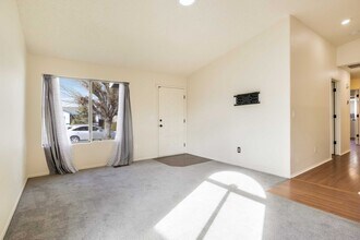 7858 Anchor Point Dr in Reno, NV - Building Photo - Building Photo