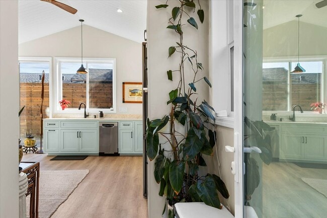 402 Haydon St in Healdsburg, CA - Building Photo - Building Photo