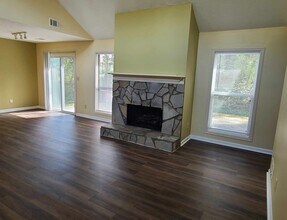 2228 N Woods Ct in Marietta, GA - Foto de edificio - Building Photo