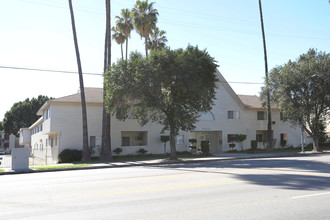 Roscoe Apartments in Los Angeles, CA - Building Photo - Building Photo