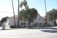 Roscoe Apartments in Los Angeles, CA - Foto de edificio - Building Photo