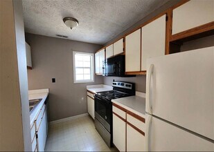 201 Waterdown Dr in Fayetteville, NC - Building Photo - Building Photo