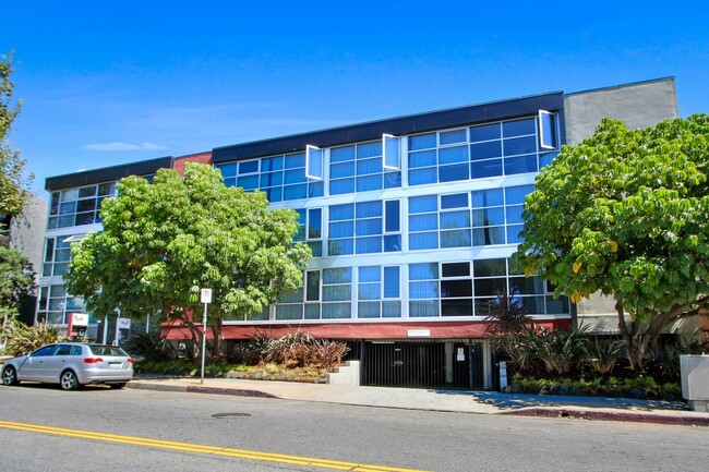 Barrington Avenue Apartment Homes in Los Angeles, CA - Building Photo - Building Photo