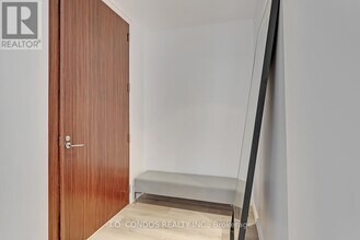 180 University Ave in Toronto, ON - Building Photo - Building Photo