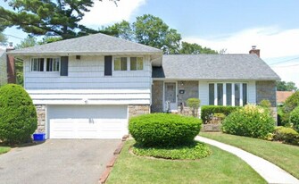 21 Norton Dr in Roosevelt, NY - Building Photo