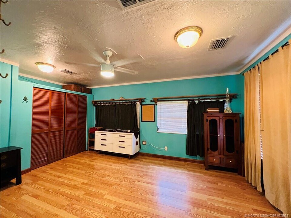 632 W Weatherbee Rd, Unit UNIT #2 in Fort Pierce, FL - Building Photo