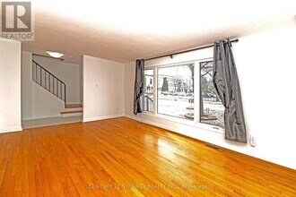 3 Farlane Blvd in Ottawa, ON - Building Photo - Building Photo