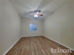 10268 W Sands Dr in Peoria, AZ - Foto de edificio - Building Photo