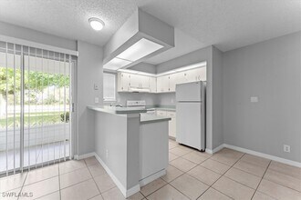 2033 Rookery Bay Dr in Naples, FL - Foto de edificio - Building Photo