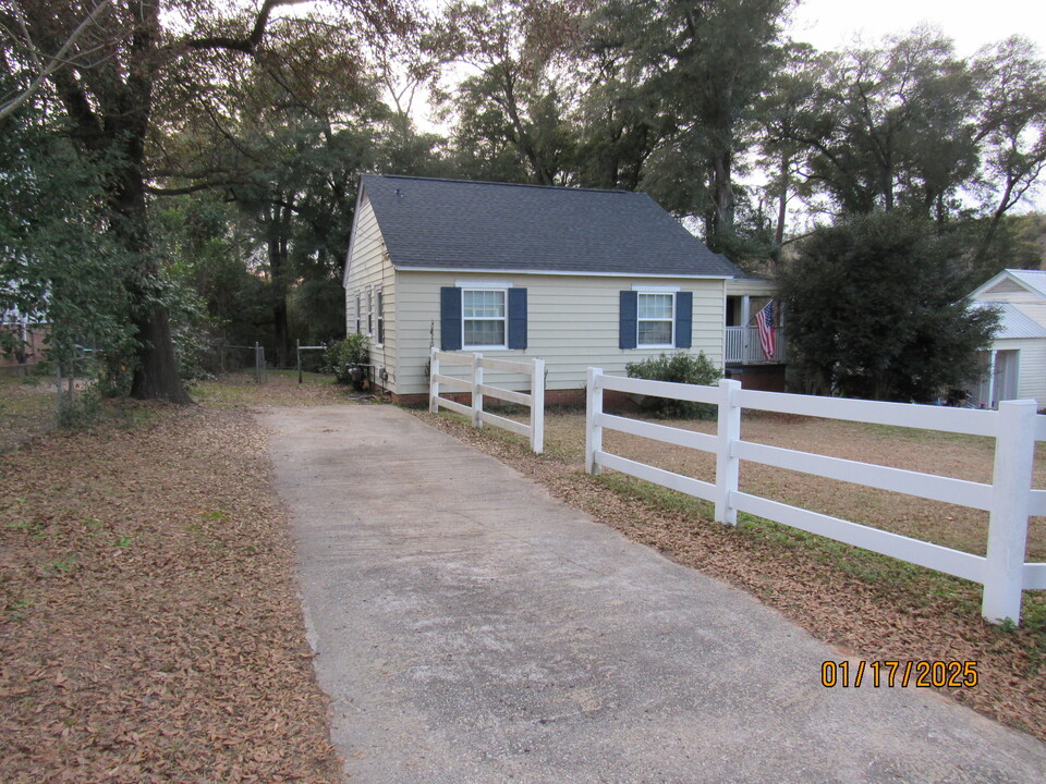 1211 Charles Ave in Perry, GA - Building Photo