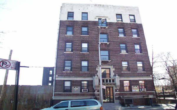 1038 Lowell St in Bronx, NY - Building Photo