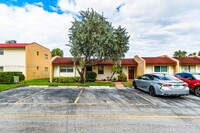 423 Lake Evelyn Dr in West Palm Beach, FL - Building Photo - Building Photo