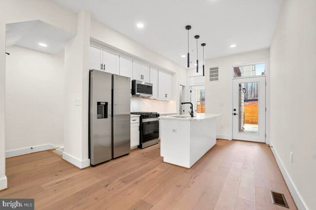 808 12th St NE, Unit #1 in Washington, DC - Building Photo - Building Photo