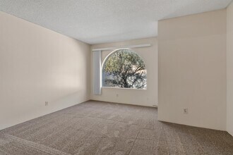 8045 E Cameo Cir in Tucson, AZ - Building Photo - Building Photo