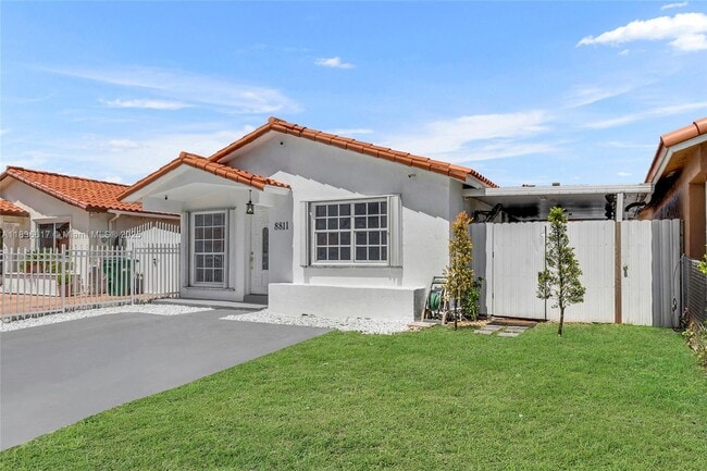 8811 NW 112th Terrace in Hialeah Gardens, FL - Building Photo - Building Photo