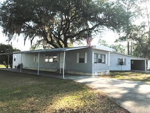 Oak Meadow Mobile Home Park in Lakeland, FL - Building Photo - Building Photo