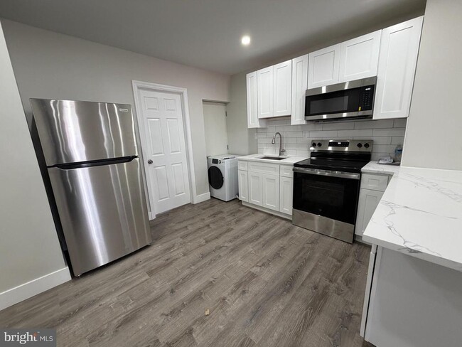2310 Tasker St in Philadelphia, PA - Building Photo - Building Photo