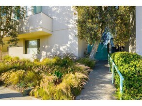 1511 16th St, Unit 202 in Santa Monica, CA - Building Photo - Building Photo