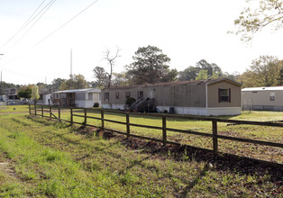 Graves Trailer Park in Bluffton, SC - Building Photo - Building Photo