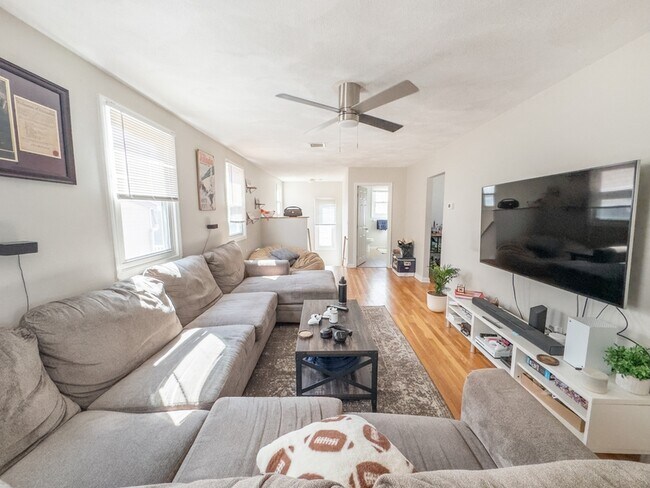 28 Fisk Ave in Somerville, MA - Building Photo - Building Photo