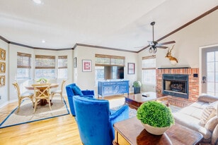 1072 Valley View Dr in Fayetteville, AR - Building Photo