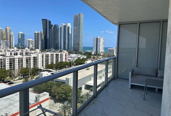330 Sunny Isles Blvd, Unit # 5-1403 in Sunny Isles Beach, FL - Building Photo - Building Photo