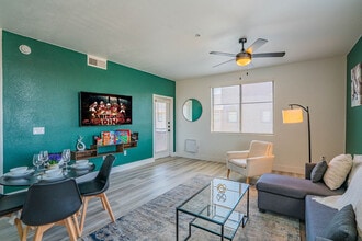 6610 N 93rd Ave in Glendale, AZ - Foto de edificio - Building Photo