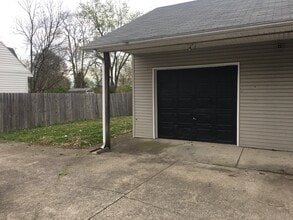 108 E Brooks Ave, Unit Apartment A in Clarksville, IN - Foto de edificio - Building Photo