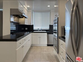 120 Crescent Dr in Beverly Hills, CA - Foto de edificio - Building Photo
