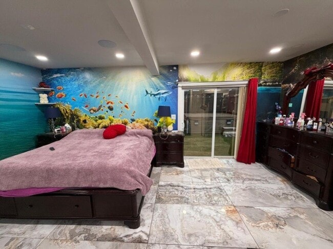 6712 N Clark St, Unit 2nd fl