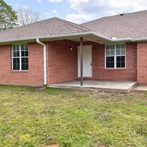 230 W Gary St in Greenwood, AR - Building Photo