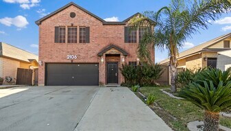 2106 Mallorca Dr in Laredo, TX - Building Photo