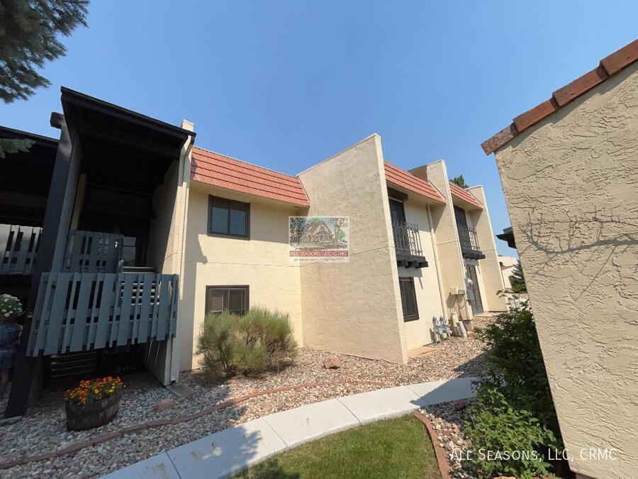 1002 Fontmore Rd in Colorado Springs, CO - Building Photo