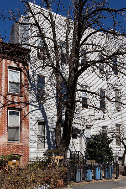 205 24th St in Brooklyn, NY - Building Photo