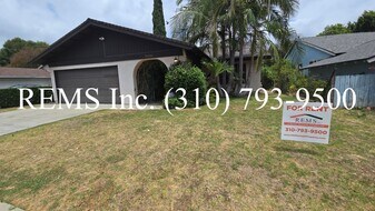 15025 Archwood St in Los Angeles, CA - Building Photo