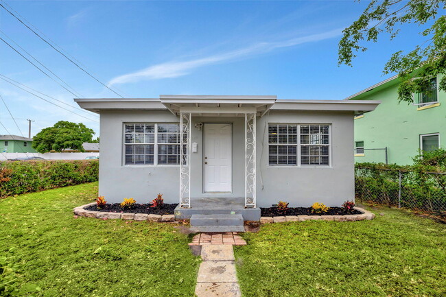 549 21st St in West Palm Beach, FL - Foto de edificio - Building Photo