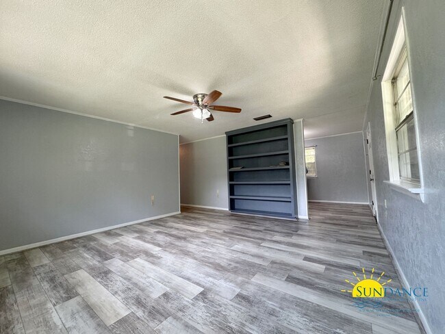 2052 Roberts Dr in Fort Walton Beach, FL - Building Photo - Building Photo