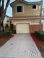 3821 Pond Apple Dr in Weston, FL - Building Photo