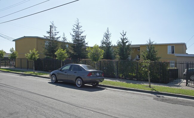 1616 Costa Ave in San Pablo, CA - Foto de edificio - Building Photo