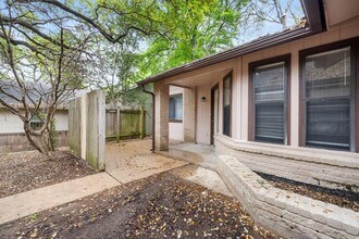 1005 Milford Way in Austin, TX - Foto de edificio - Building Photo
