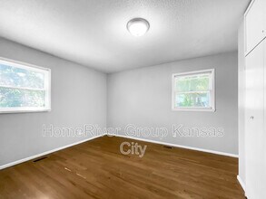8724 E 96th St in Kansas City, MO - Building Photo - Building Photo