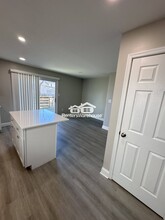 647 Saltzman Rd in Severna Park, MD - Foto de edificio - Building Photo