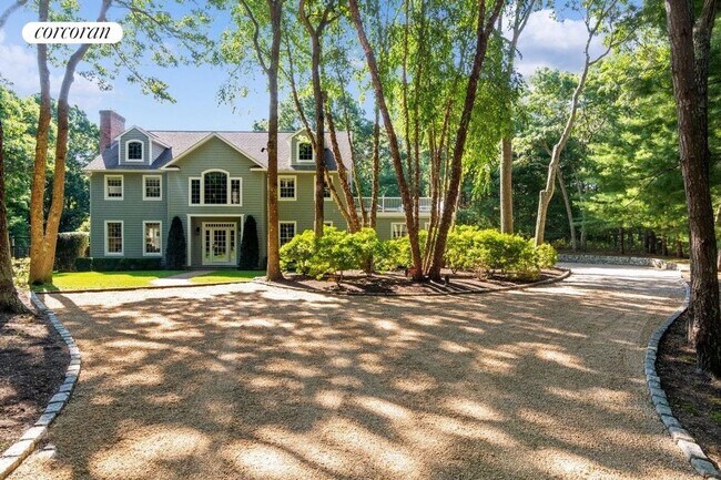 29 Grape Arbor Ln in East Hampton, NY - Building Photo - Building Photo