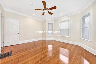 797 Columbia Rd, Unit #1 in Boston, MA - Foto de edificio - Building Photo