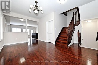 110 Southdown Ave in Vaughan, ON - Building Photo - Building Photo