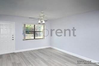 9761 Riverside Dr in Coral Springs, FL - Foto de edificio - Building Photo